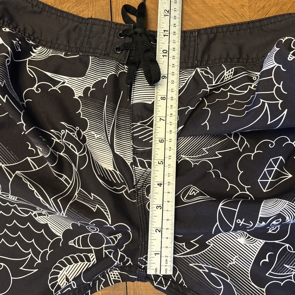 VTG Quiksilver Board Shorts Traditional Tattoo Alt Surf 90s Y2K RN114199 CA52199 - Picture 11 of 11